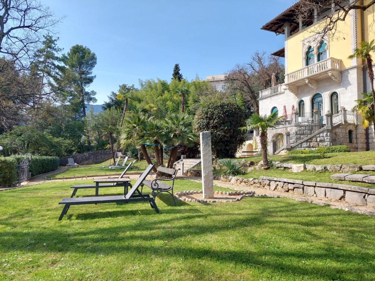 Hotel Villa Astra Ловран Екстер'єр фото