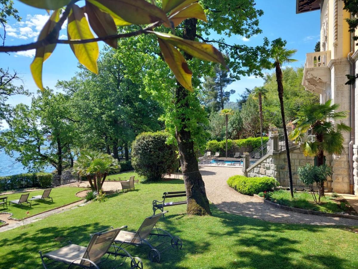 Hotel Villa Astra Ловран Екстер'єр фото