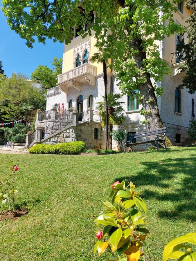 Hotel Villa Astra Ловран Екстер'єр фото