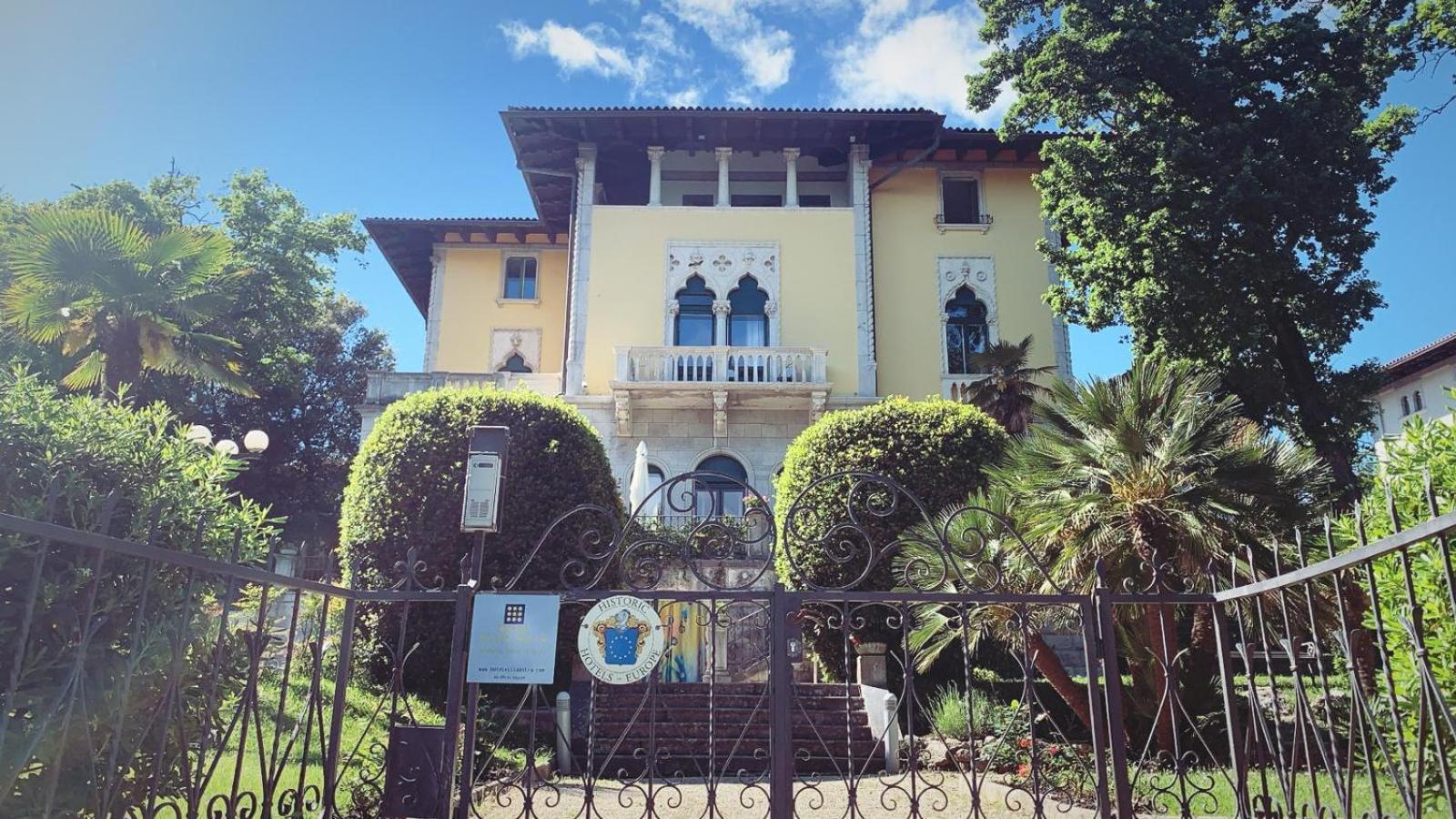 Hotel Villa Astra Ловран Екстер'єр фото