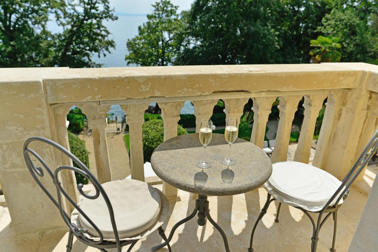 Hotel Villa Astra Ловран Екстер'єр фото