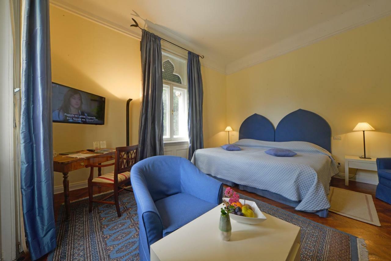 Hotel Villa Astra Ловран Екстер'єр фото